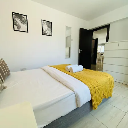 Serena's 2-br In Апартаменты Ларнака