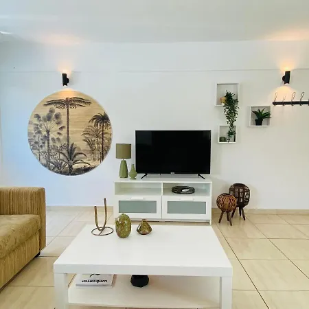 Апартаменти Serena's 2-br In *
