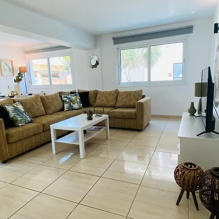 Апартаменти Serena's 2-br In