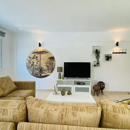 Serena's 2-br In Апартаменти Ларнака