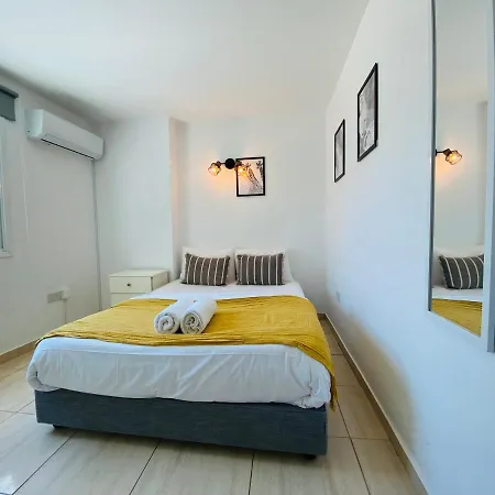 Апартаменти Serena's 2-br In Ларнака