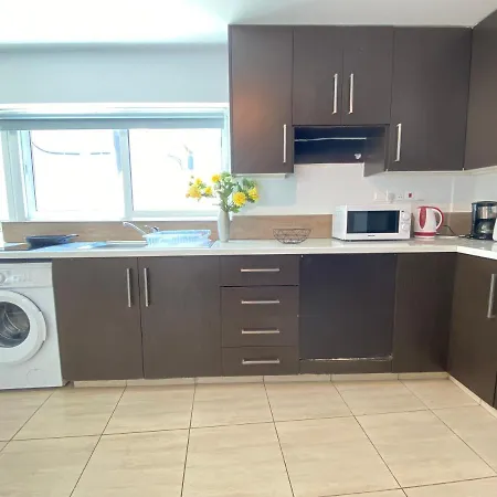 Serena's 2-br In * Ларнака