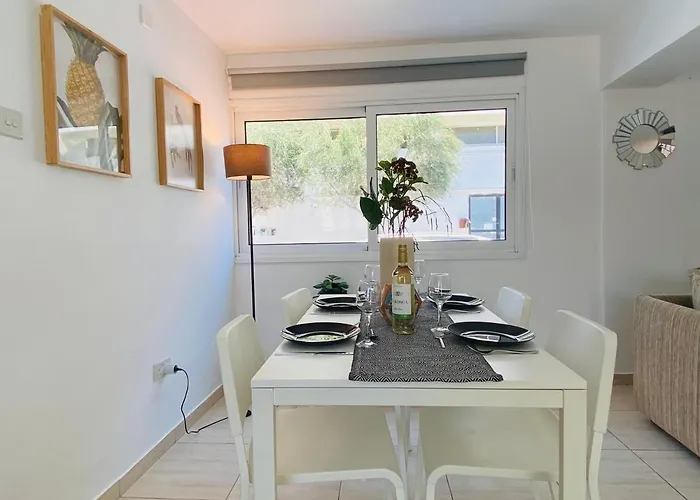 Serena's 2-br In Διαμέρισμα Λάρνακα